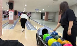 Çorum'da anneler bowlingde buluştu