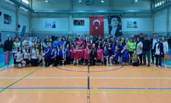 Futsal'da şampiyon Elmasbahçeler Salih Şeremet Ortaokulu