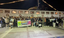 Genç İzmir gönüllüleri, Bergama Vapuru'nda buluştu