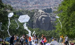 İzmir Kadifekale semaları renklendi