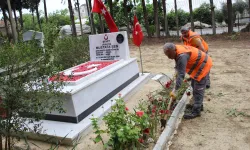 Mezarlıklarda bayram hazırlığı sürüyor
