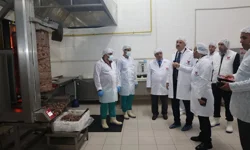 Vali Bozkurt'tan Ağrı Döneri ve Yeni Et Satış Mağazasına yakın mercek