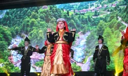 Anadolu'nun renkleri Manisa'da sahneye taşındı