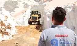 Antalya'da yayla yollarında karla mücadele sürüyor