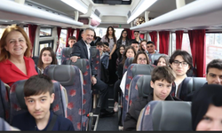 Bayrampaşalı öğrenciler Dolmabahçe Sarayı’nda tarihle buluşuyor