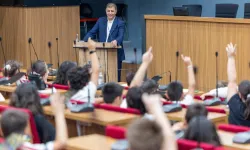 Çocuklar İzmir'in yönetiminde söz sahibi