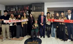 Hayırsever iş insanı Yılmaz Ünlü'den Zehra anneye anlamlı ziyaret