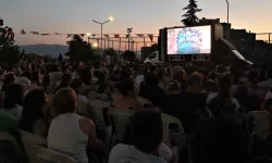 Bornova'da açık hava sinemasına büyük ilgi