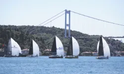 İstanbul Boğazı'nda görkemli coşku