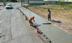 Kocaeli İzmit'te Gündoğdu Mahallesi'ne yeni beton kaldırım