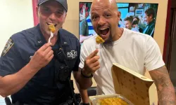 Türk Dedektif Felipe Melo'ya baklava ikramı... Ünlü futbolcu o lezzete hayran kaldı