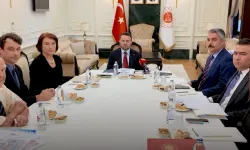 Bakan Gürlek Mumcu ailesiyle görüştü