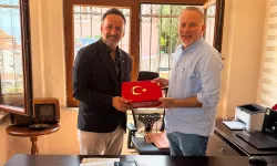 İzmit Belediyesi'nden muhtarlara doğum günü ziyareti