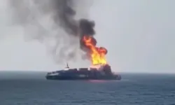 Karadeniz'de su ısındı! Konteyner gemisi vuruldu