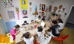 Mersin'de çocuklar hem eğleniyor hem öğreniyor