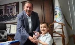 Milaslı minik Göktuğ'dan Başkan Topuz'a teşekkür ziyareti