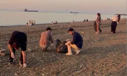 Trabzon'da Gençlik Meclisi'nden Ayasofya sahilinde çevre temizliği
