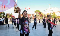 Zafer Bayramı Manisalı çocukların neşesiyle kutlandı
