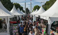 İzmir Kültürpark'ta kitap ve yazar buluşmaları sürüyor
