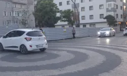 Keşan'da Hastane Caddesi'ndeki inşaat yaya güvenliğini tehdit ediyor