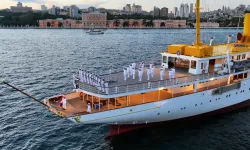 TCG Savarona Dolmabahçe açıklarında demirledi