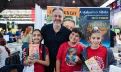 Antalya Kitap Fuarı'na ilgi sürüyor