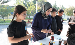 GAZİOSMANPAŞA KÖY OKULLARINDA UZAYIN KAPILARINI ARALIYOR