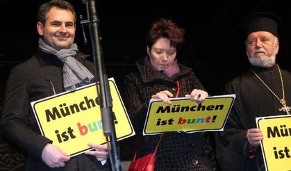 BİNLERCE MÜNİHLİ, PEGİDA'YI PROTESTO ETTİ