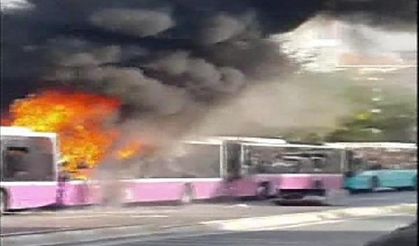 Sultangazi'de Belediye otobüslerini yaktılar