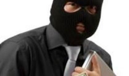 Babanı tanıyorum diyerek dolandırdı