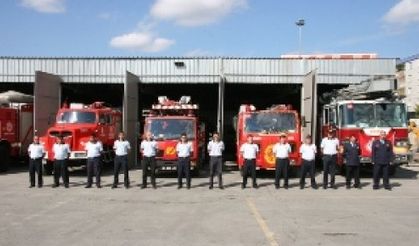 İtfaiyecilere Başkandan plaket 