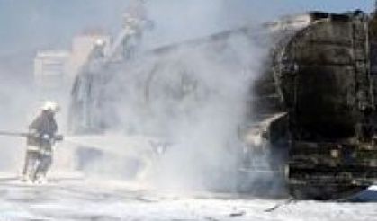 İzmir'de yakıt tankeri patladı