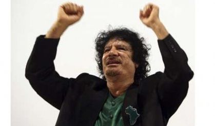 Kaddafi dünyaya meydan okudu, kontrolü ele geçirdi