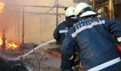 Pera Palas'ta korkutan yangın 