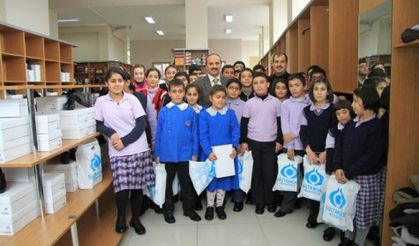 Sultangazi Belediyesi'nden 4 Bin Öğrenciye Ayakkabı