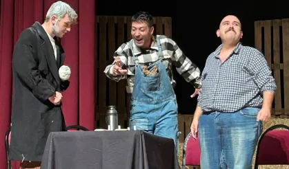 'Fareler ve İnsanlar' tiyatroseverlerle buluştu