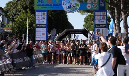 Rekor katılım... 43 ülkeden 3 bin 450 sporcu rüzgar eşliğinde koştu