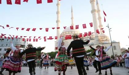 Dünyanın renkleri Maltepe'de buluştu