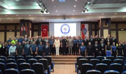 Emniyet Müdürlüğü'nde 66 personele ödül, emekliye ayrılan 33 personele plaket