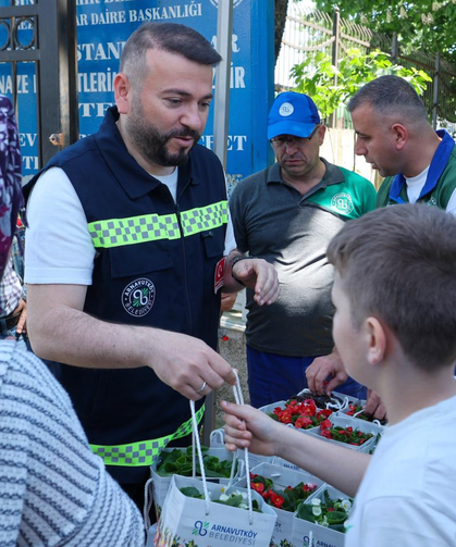 Arnavutköy‘de Bayram Öncesi Camilerde ve Mezarlıklarda Hummalı Çalışma