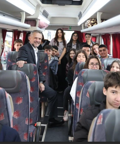 Bayrampaşalı öğrenciler Dolmabahçe Sarayı’nda tarihle buluşuyor