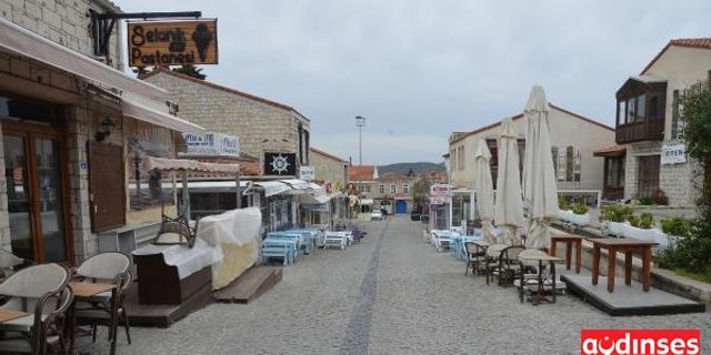 Çeşme'nin sosyete pazarında önlemlere uyuldu
