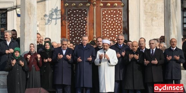 Cumhurbaşkanı Erdoğan Resterasyonu yapılan Yeni Camii'yi ibadete açtı