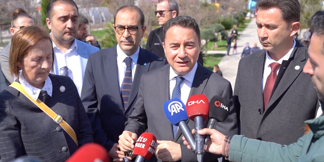 Ali Babacan: Seçim süslemeleri ya devlet ya belediye parası