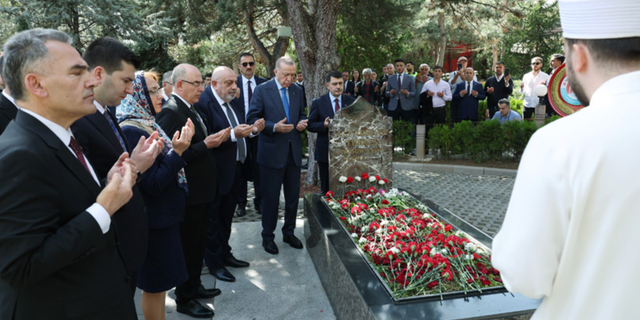 Erdoğan, Alparslan Türkeş'in mezarını ziyaret etti