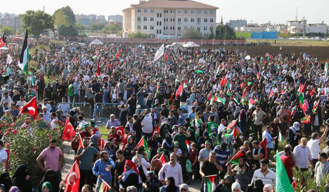 Filistin İçin Özgürlük Konvoyu, on binlerce kişiyle İncirlik Üssü’nde