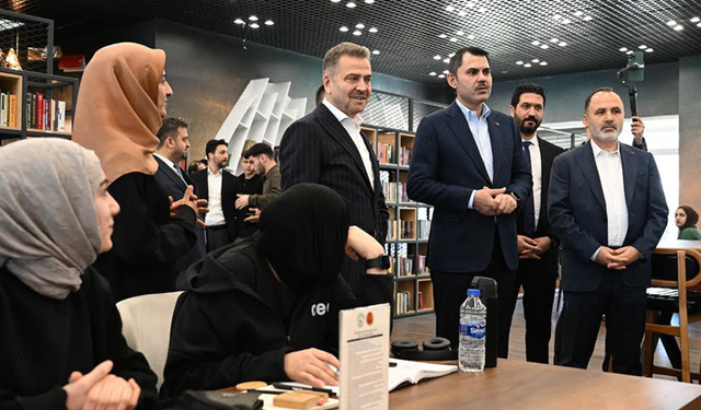 Murat Kurum GOP'ta gençlerlle buluştu