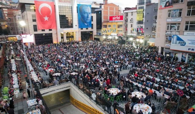 Bulancak’ta binlerce kişi Belediyenin iftarında buluştu