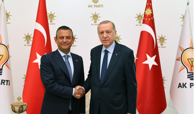 Cumhurbaşkanı Erdoğan, CHP Lideri Özel’i Sarayda değil, AKP Genel Merkezi'nde karşıladı