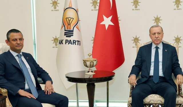 Cumhurbaşkanı Erdoğan, CHP Lideri Özel’i Sarayda değil, AKP Genel Merkezi'nde karşıladı